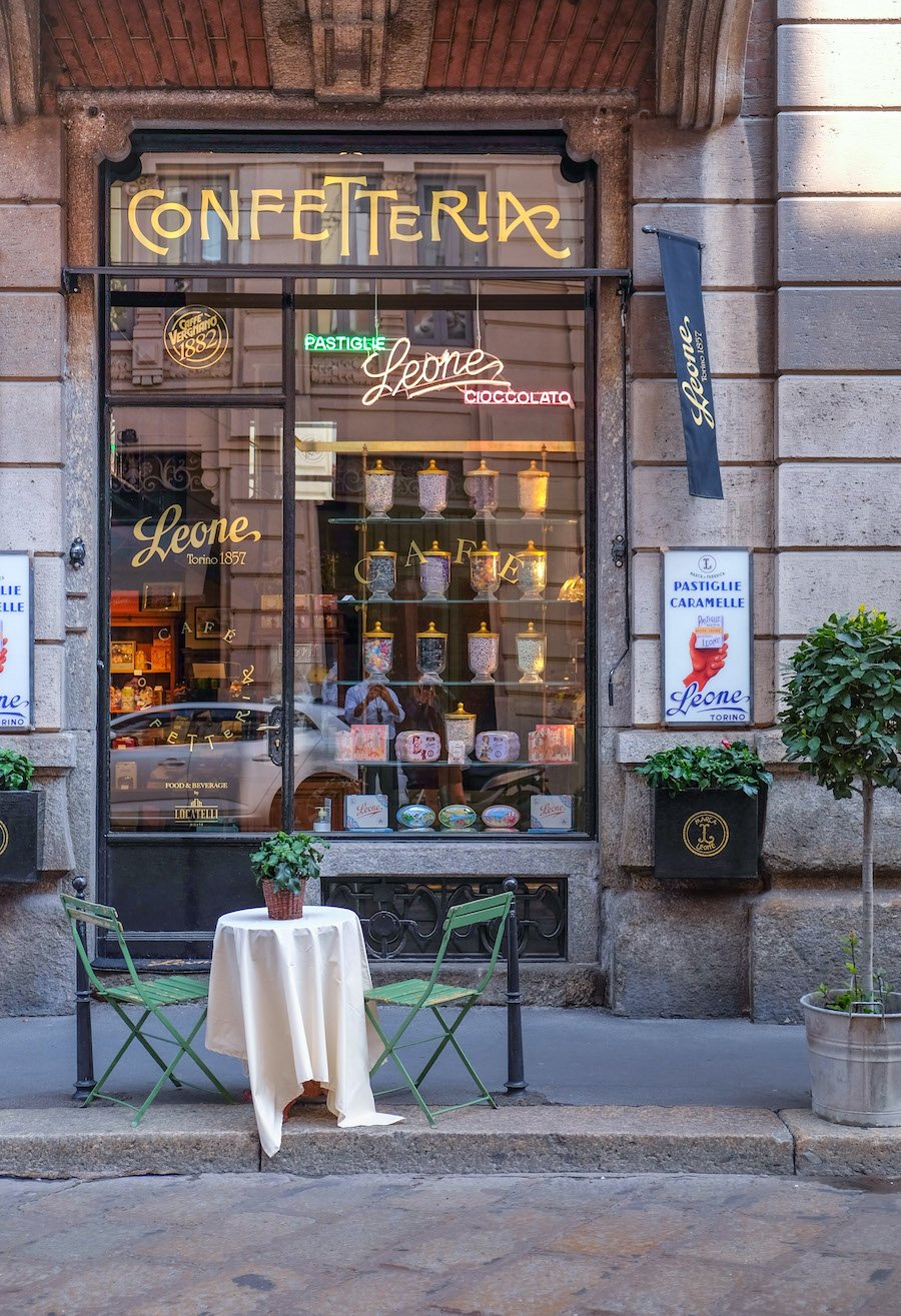 Pop-up store display